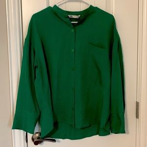NWT- Zara button down blouse in vibrant forest green color! Size XS.